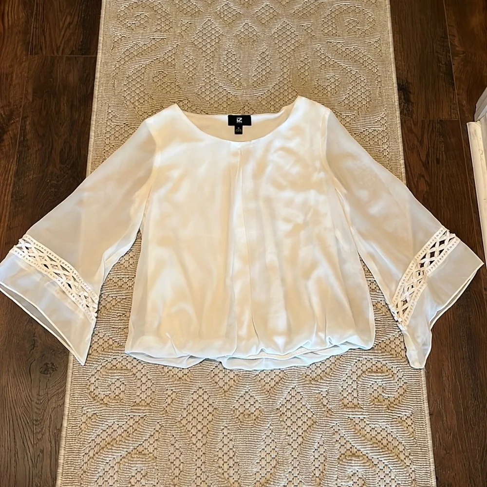 Ivory Flowy blouse - Picture 1 of 5